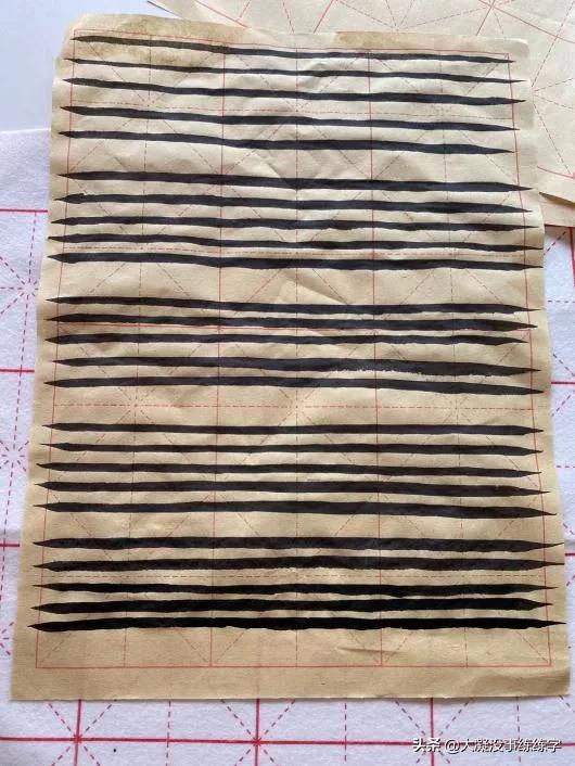 写完毛笔字的宣纸皱巴巴,写书法为什么纸会皱