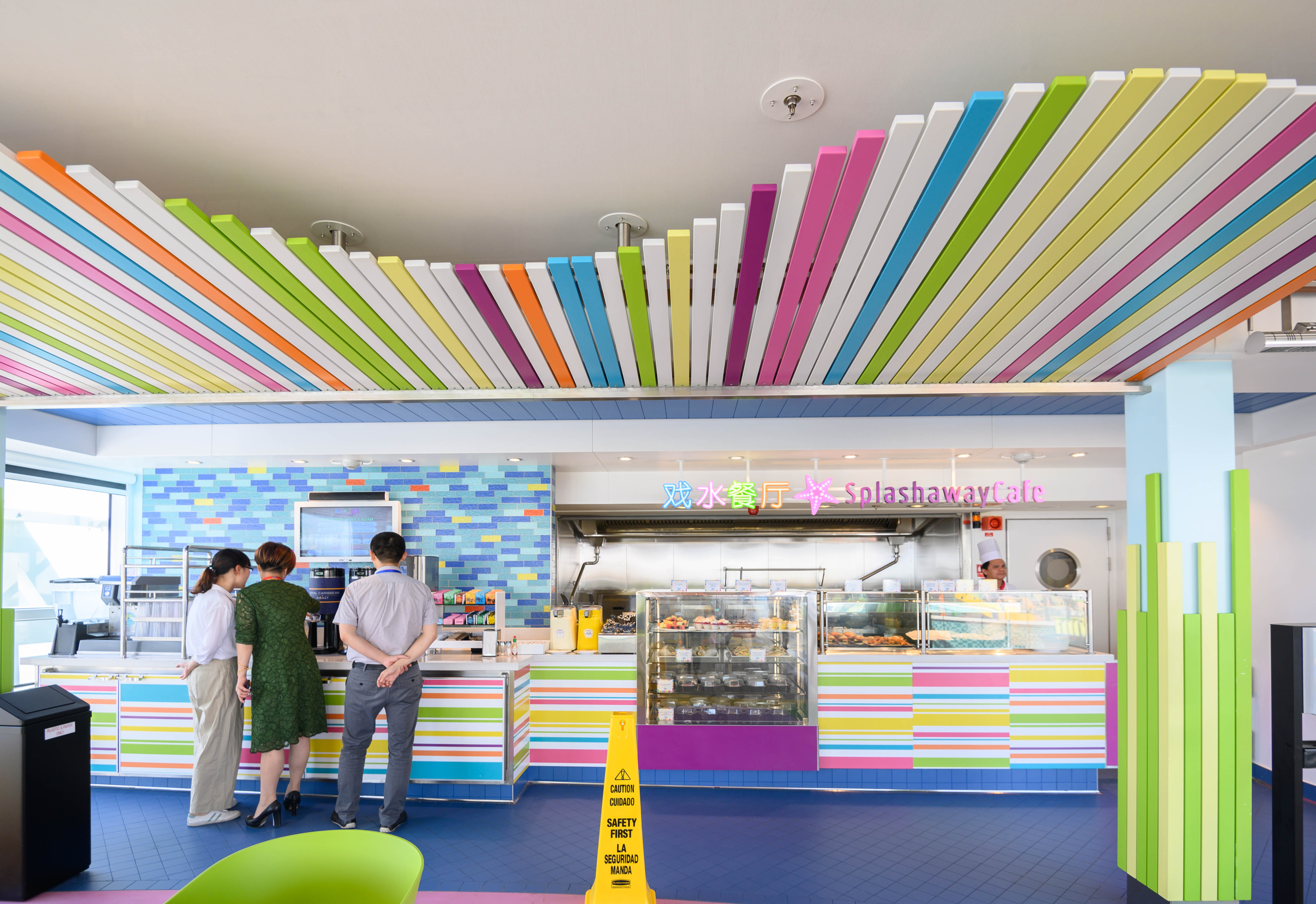 世界第一艘豪华邮轮,世界最大豪华邮轮首航