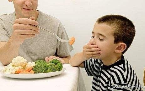 宝宝积食的症状及解决方法,宝宝积食的表现和处理方法