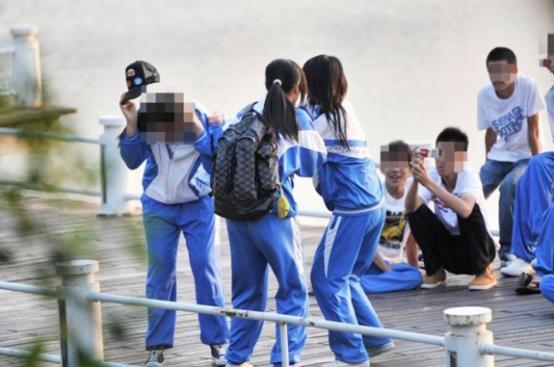 担心孩子被霸凌怎么跟老师沟通,孩子遇到霸凌的四条保命规则