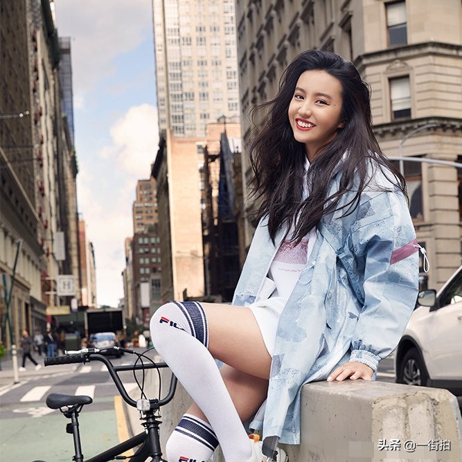 木村光希终于找对风格,运动装扮显活力,这才是17岁女孩的样子