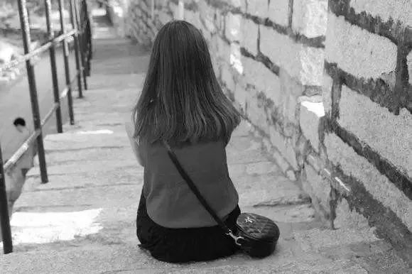 孩子早恋要怎么正确的引导,孩子早恋应该怎么办呢