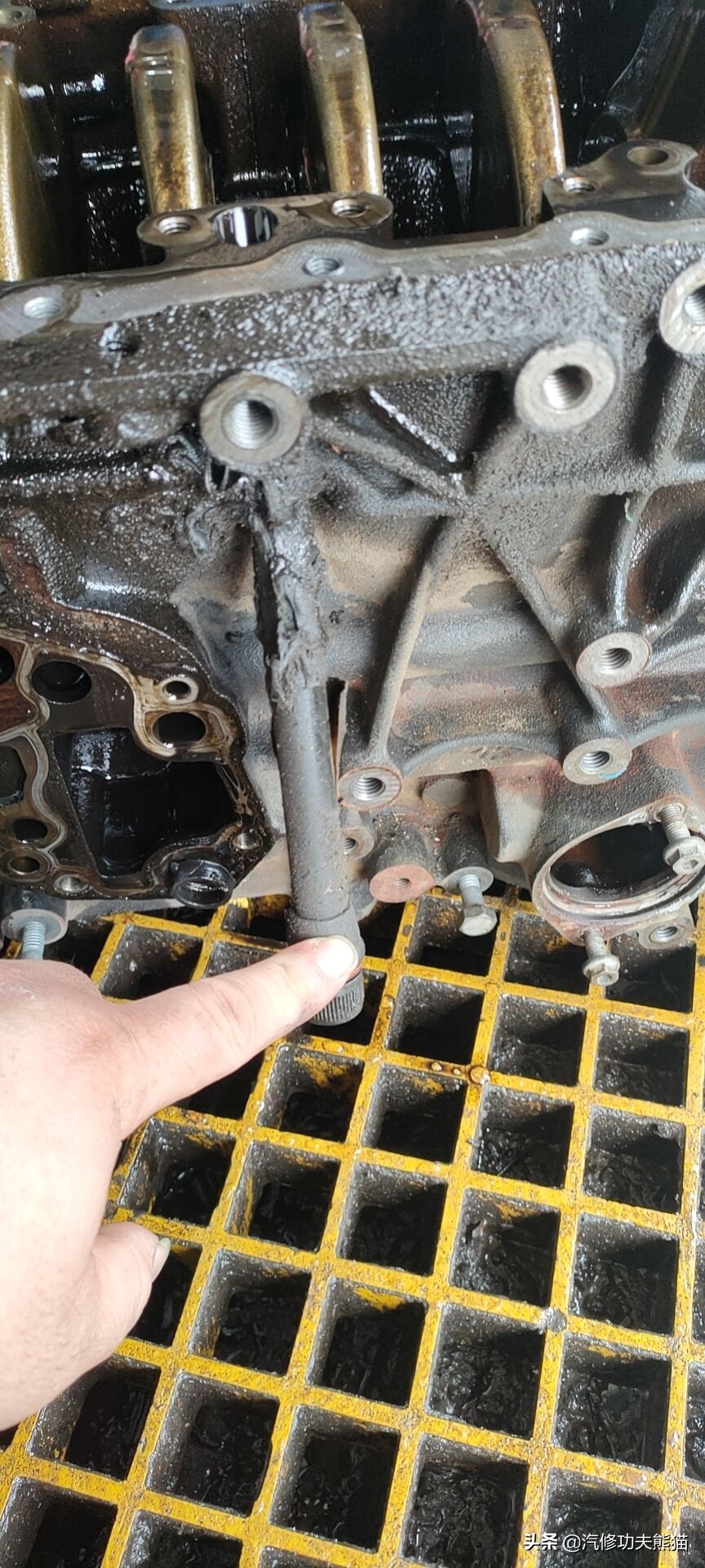 10年奥迪a6l2.0t烧机油维修,奥迪a6l2.0t烧机油吗