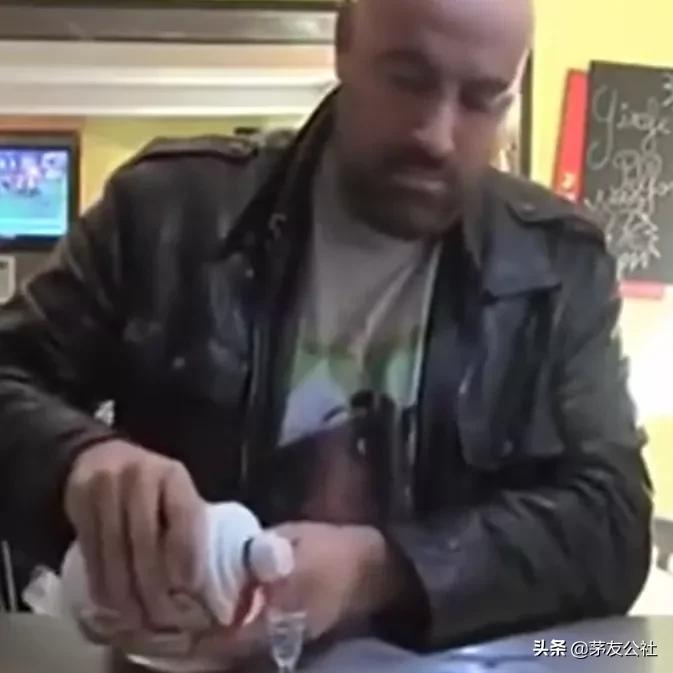 外国人第一次喝中国茅台酒反应,茅台飞天品鉴感受