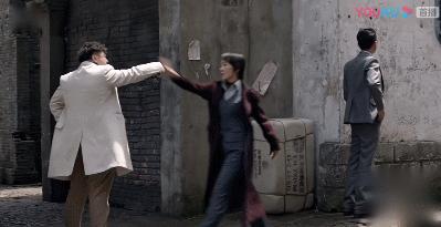 从服务员到好莱坞最红华裔女演员,从服务员到明星