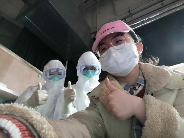 90后经典歌曲,90后行长静姐创业的直播间