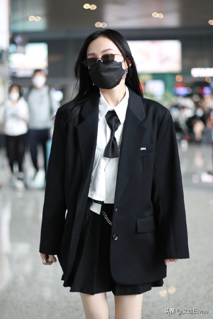 张韶涵造型穿搭合集,张韶涵身穿渔网装过膝靴抢了风头