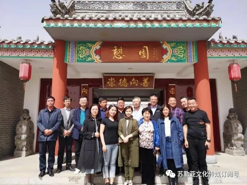 草原上有朵“疯狂的花”——记草原新派歌手苏勒亚其其格