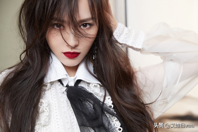 唐嫣刘雯亲自示范皮裤穿搭,唐嫣穿黑皮衣皮裤的视频