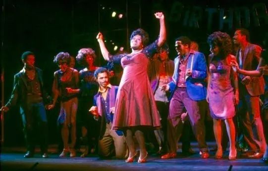 这部曾成就了碧昂斯的音乐剧,讲述的娱乐圈现实让人心惊