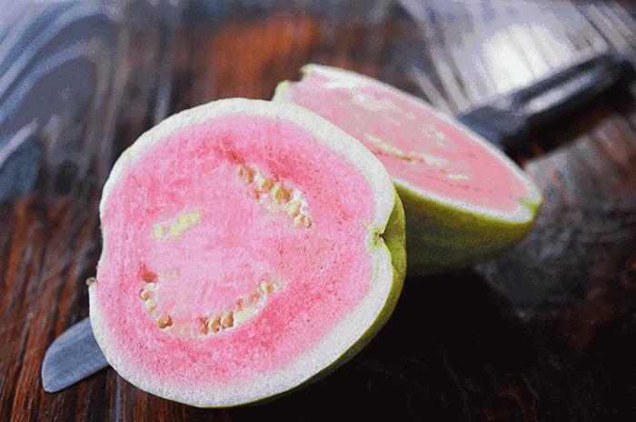 红心芭乐水果好不好吃偏凉还偏热,正宗又甜又脆红心芭乐