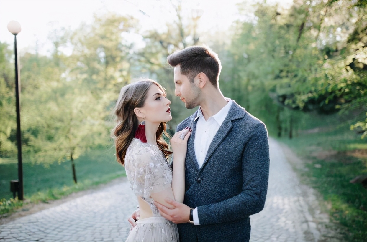 男人不老实的5个方式,男人不老实的四种表现是什么