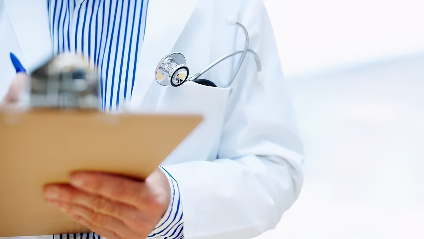 2020欧洲杯差点猝死的足球运动员,2004年足球运动员猝死