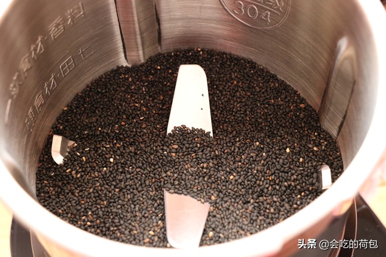 吃黑芝麻好处多，教你懒人做法，做一次吃半个月，随吃随取真省事