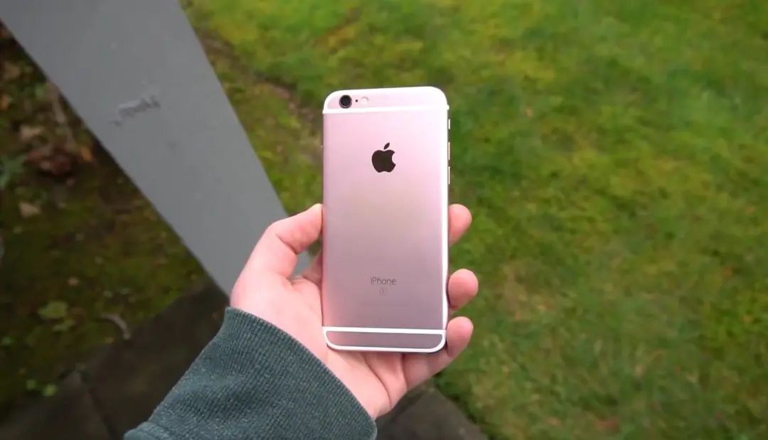 苹果用了6年,iPhone还是1200万像素,库克太守旧?