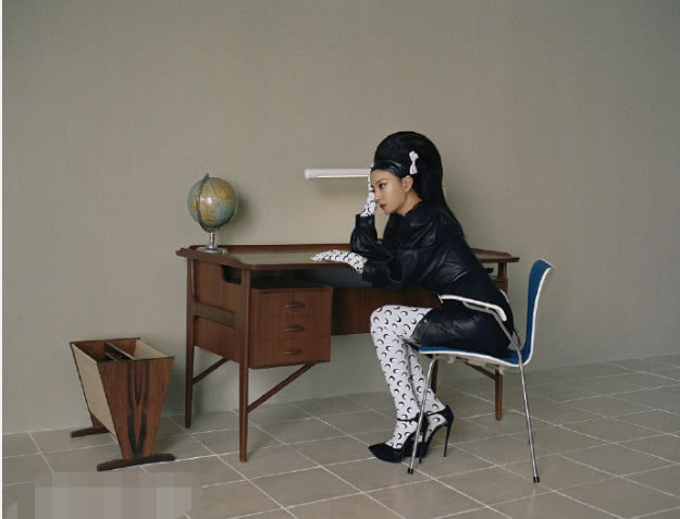 赵薇换发型！复古蜂窝头配六套造型一套比一套惊艳，新鲜不失韵味