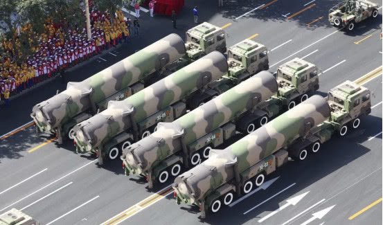 共和国的海上长城，巨浪导弹的实力如何？其实力虽强但仍有距离