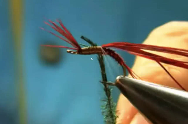 它是一种钓鱼的用具,更像是一件艺术品,国外叫飞绳我们叫毛钩