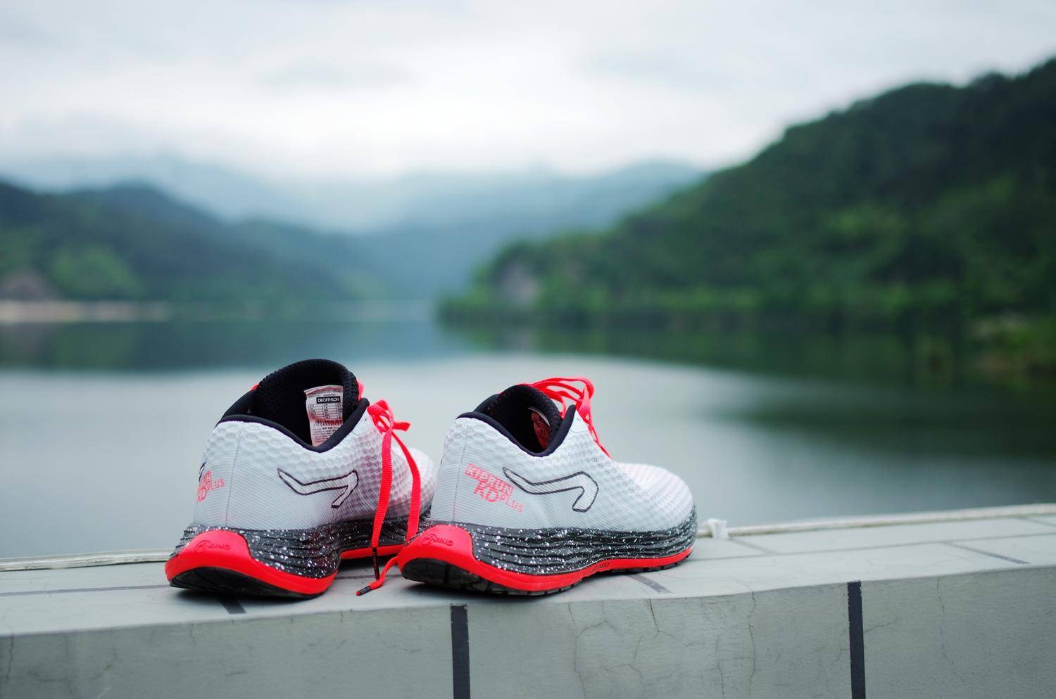 后掌软弹跑鞋,迪卡侬适合扁平足的跑鞋