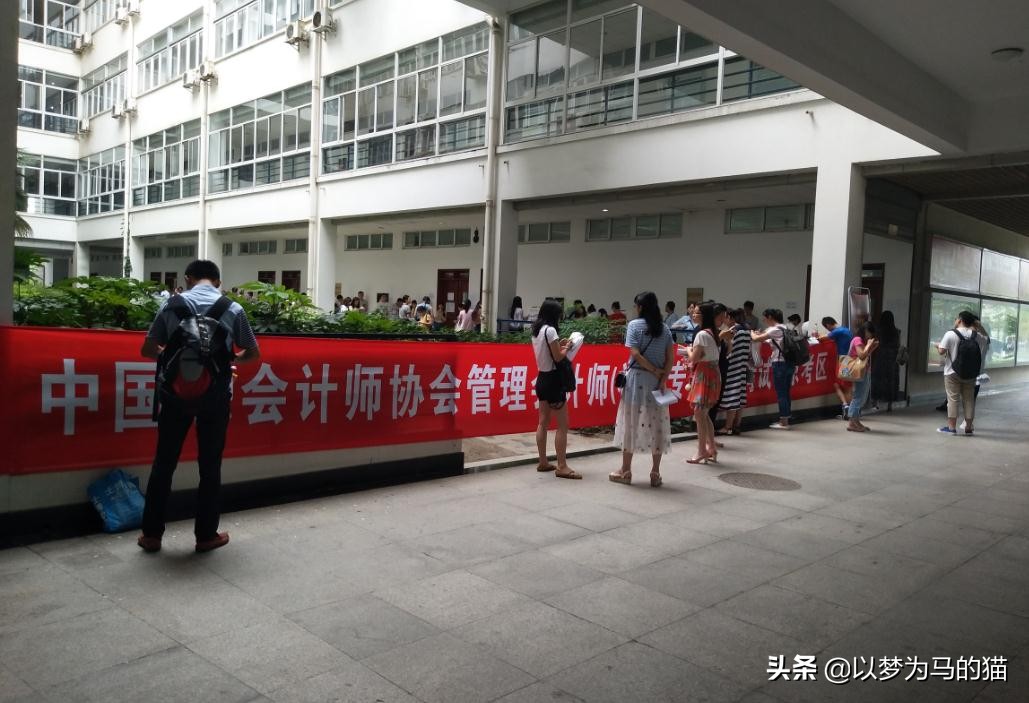 初学者学习会计最合适的书,想自学会计适合看什么书