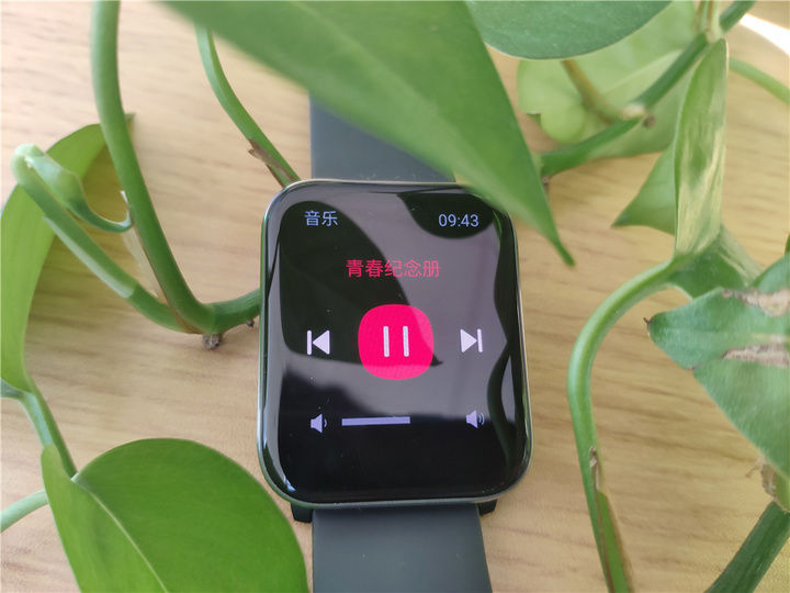 黑加升级新品：AMOLED全面屏，支持自定义视频表盘的手表