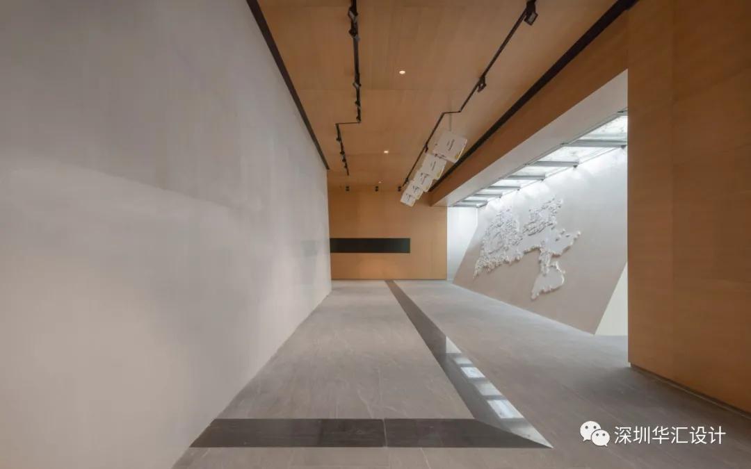 深圳莲花山公园展示中心——糅合自然与陈列的墙/深圳华汇设计