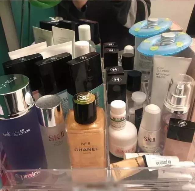 女人一生要用的几种化妆品,女人一生中必备的化妆品