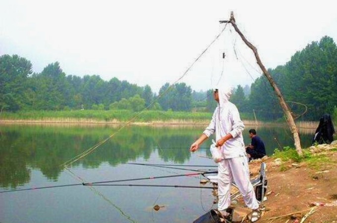 不是跟你吹原版,夏季钓鲤鱼晚上打窝七个绝招