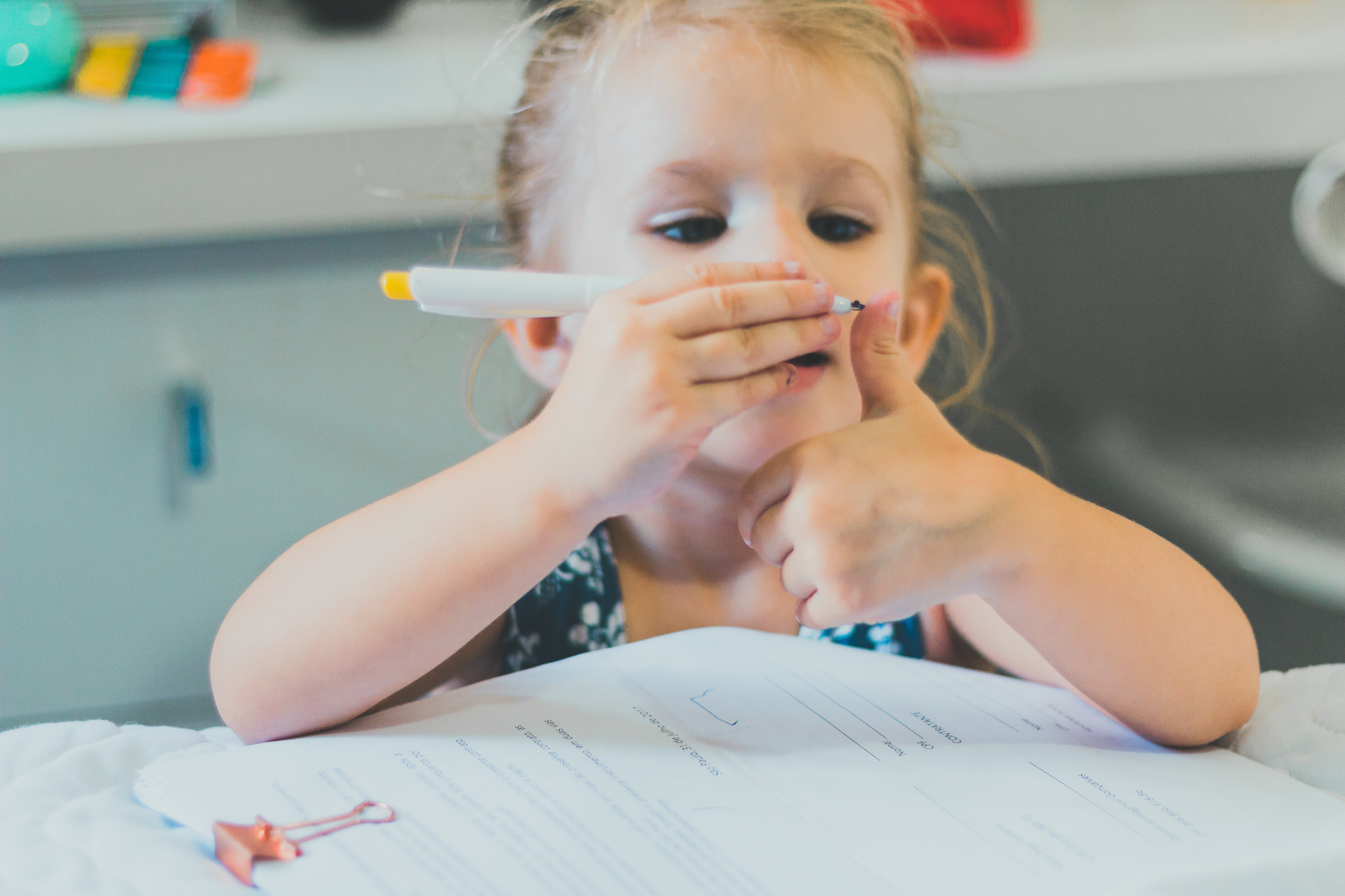 小孩手指控制能力差,儿童控制不住自己的行为怎么办