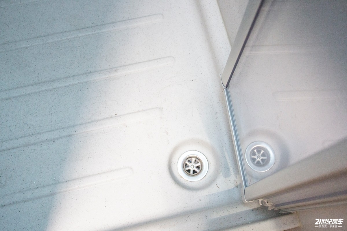 英国百丽d4,发现4拖挂式房车