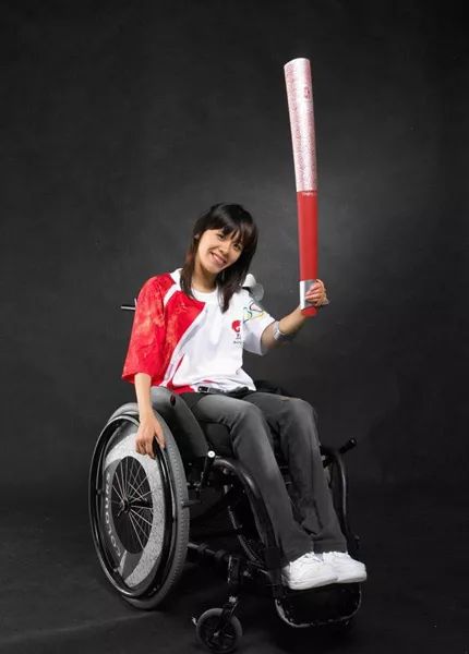 桑兰:磨难,坚韧,向阳而生