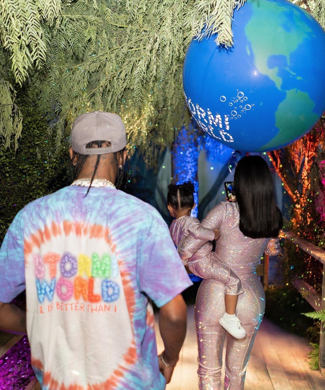 kylie穿搭合集,凯莉kylie巴黎时装周撞衫