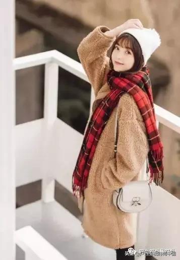 是时候让围巾来“盘活”你的整个衣柜了