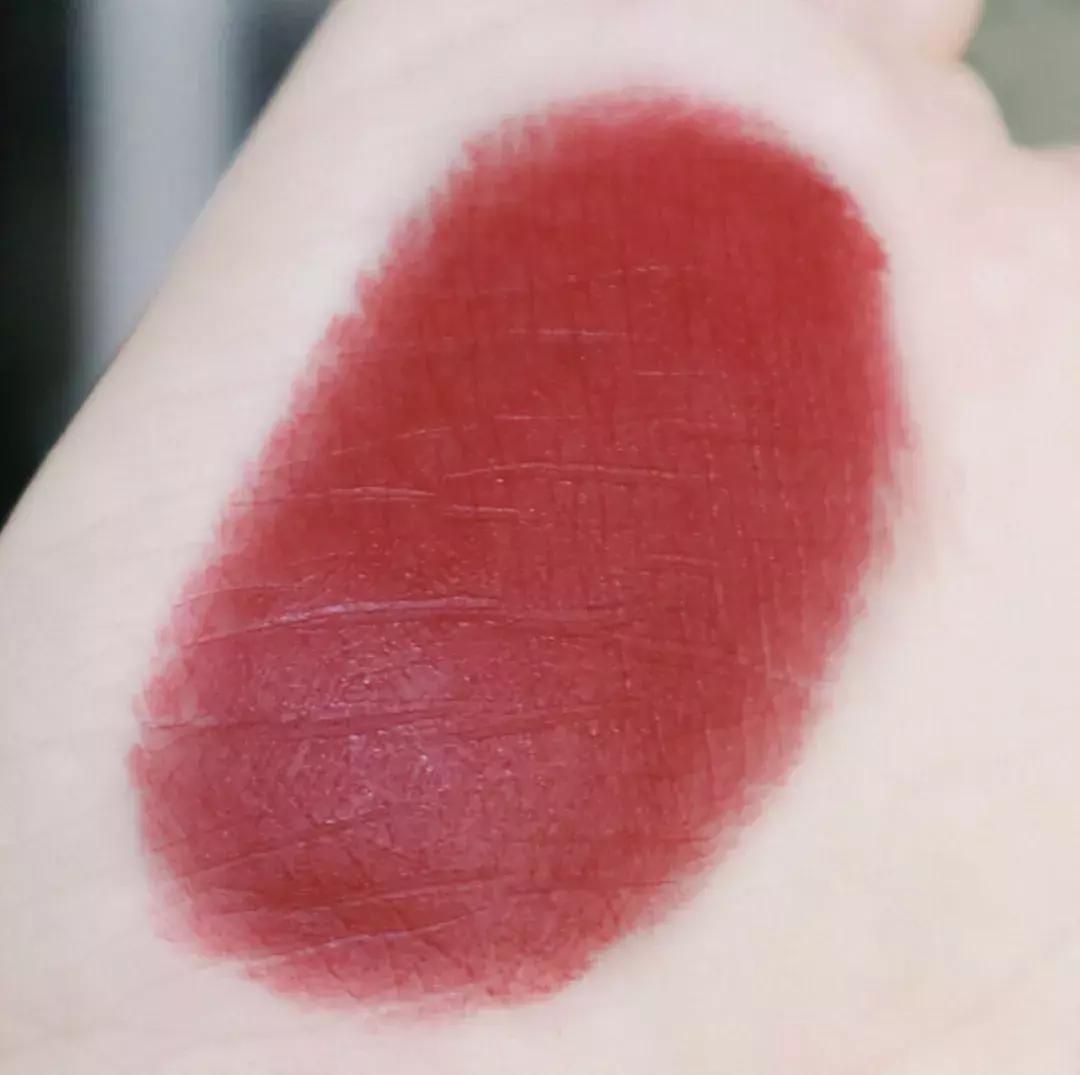 悄咪咪告诉大家,其实MAC是可以免费领口红的