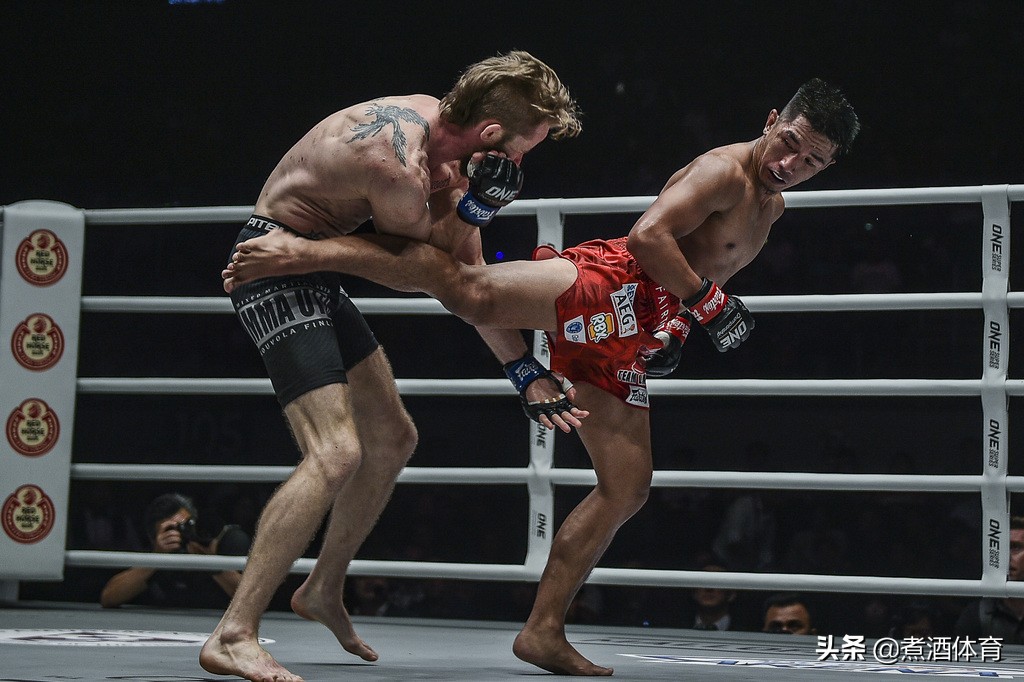 灵动而犀利，在综合格斗赛场解锁散打技巧