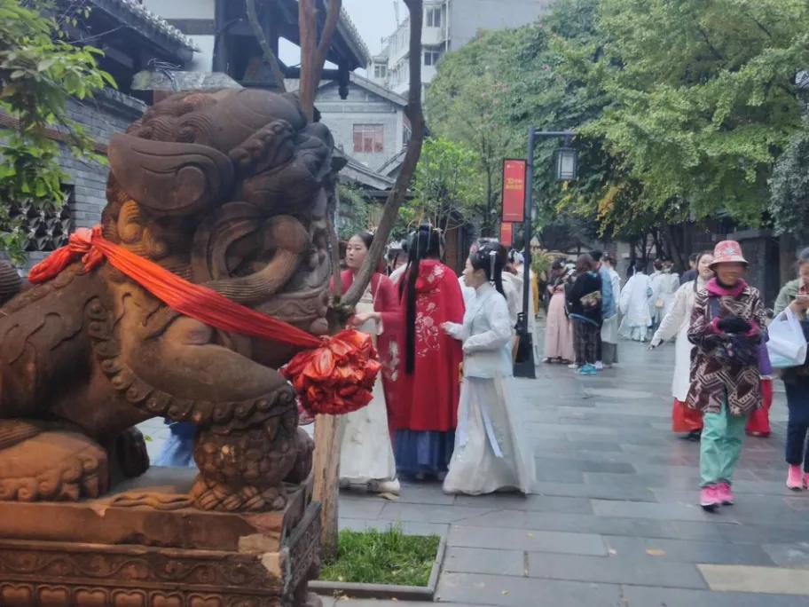 汉服第一城汉服一条街,成都汉服第一城是哪个