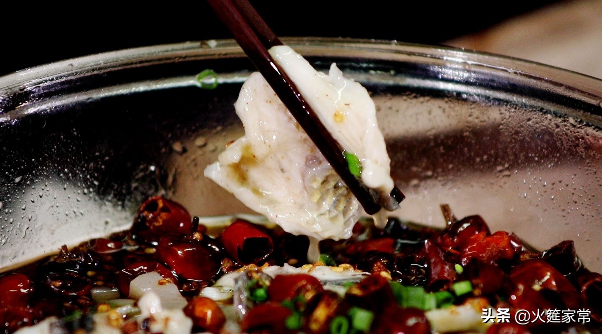 不二酸菜沸腾鱼,四川酸菜鱼正宗做法热油