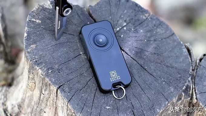 野外必备EDC，一把刀+一个手电，防尘防水耐摔，自己就能去冒险