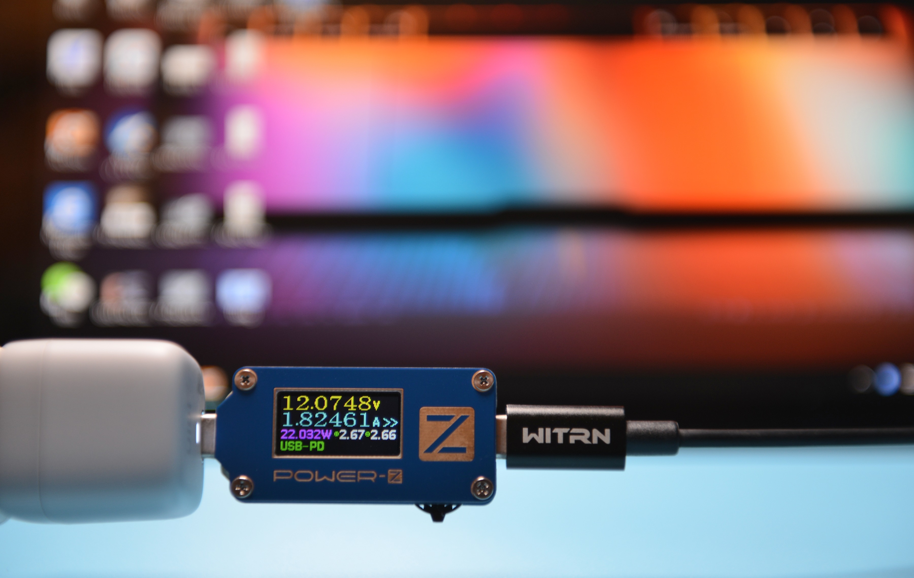 视觉清凉、温婉圆润的“小冰块”——UIBI柚比迷你快速充电器