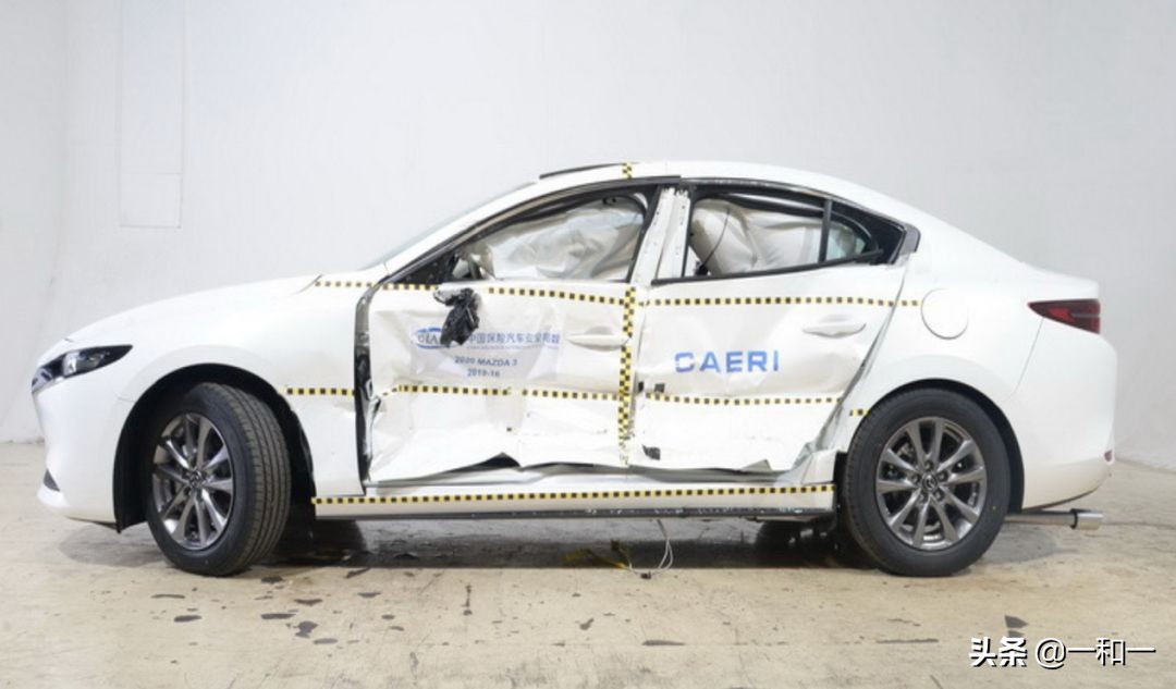 日系车真的皮薄合集,日系最安全的车马自达3