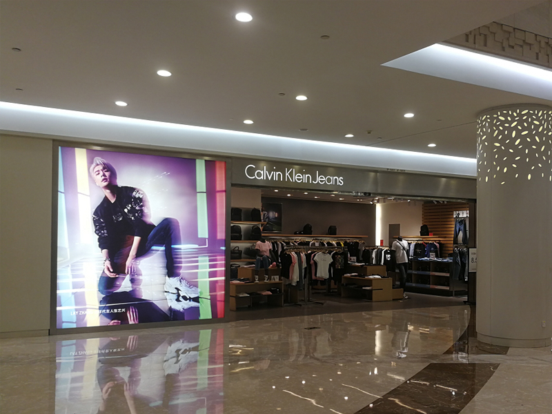 张艺兴匡威联名款穿搭,张艺兴穿黑匡威