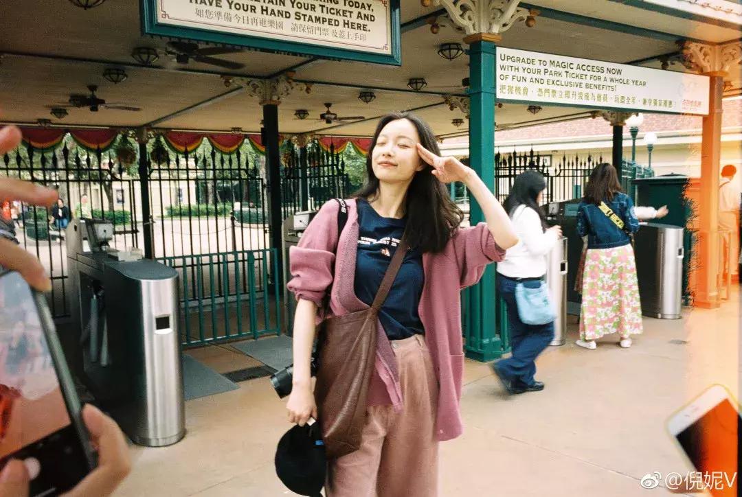 颜值不够衣品来凑高级感穿搭,颜值不够道具来凑墨镜style