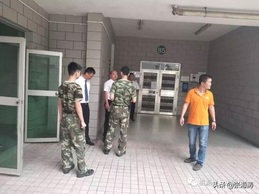 物业回应小区架空层失火,物业保安发现火情的处理方法