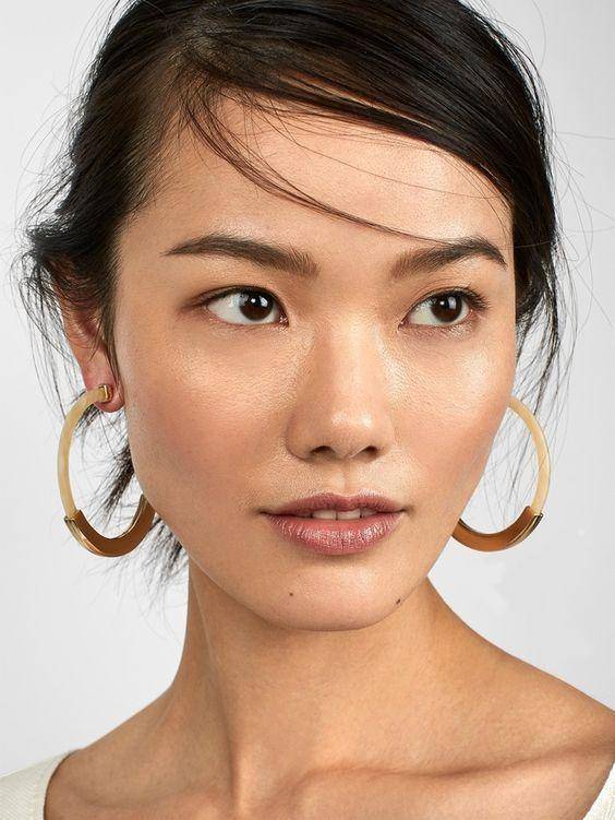 想要底妆细腻服帖不卡粉,底妆秘诀零毛孔无暇底妆至关重要