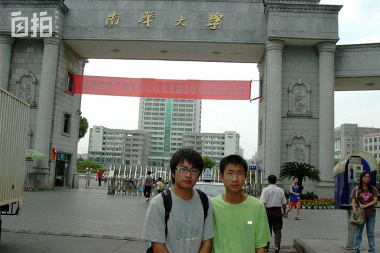 21岁失去两位亲人,21岁少年失去双亲