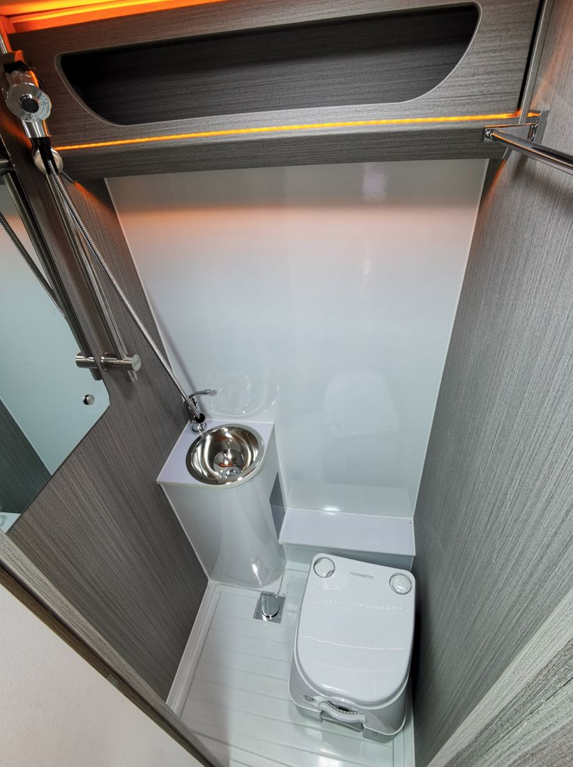 性价比B型房车,卫航房车最新款b型v90多少钱