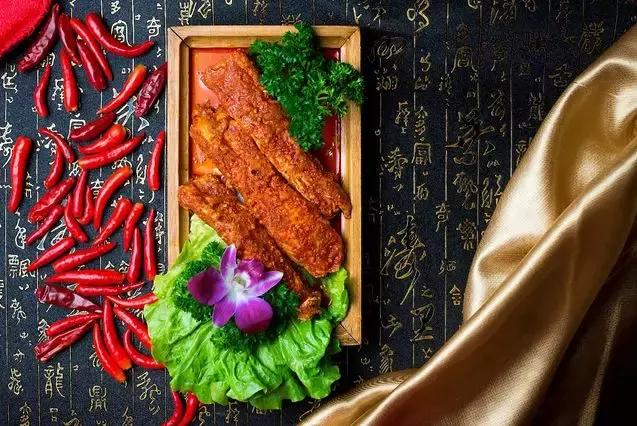 *疆新**探食日记凤望龙门，辣skr人的“菊花开”让你爽到爆！