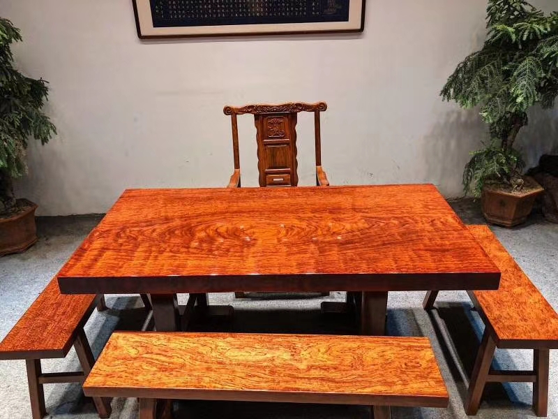 苏州家具城土豪桌*局骗**!8万天价桌出厂就9千,原料极像棺材板