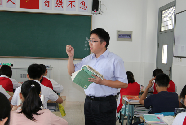 评价老师上课的优缺点和建议,评价一个老师的课