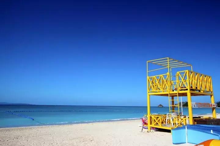 冲绳本岛散布着许多世界范围内少有的美丽沙滩